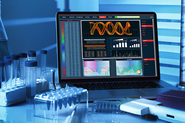 Computador mostra um software de análise de sequenciamento genético