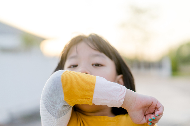Quando testar crianças com sintomas gripais?