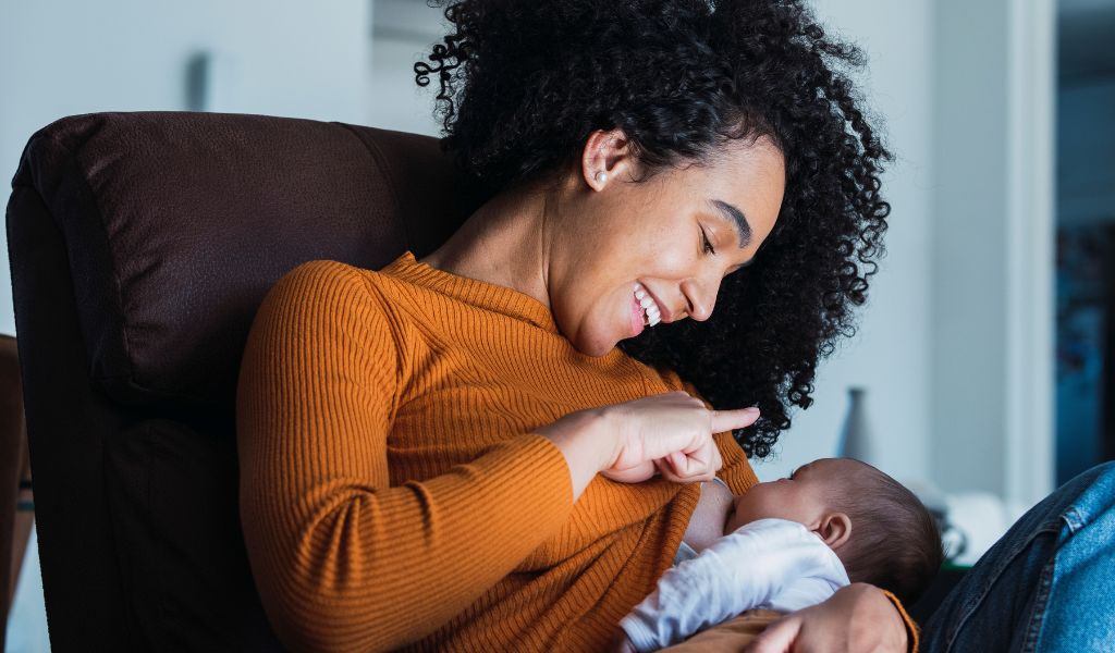 Amamentação: entenda os benefícios para a mãe e o bebê