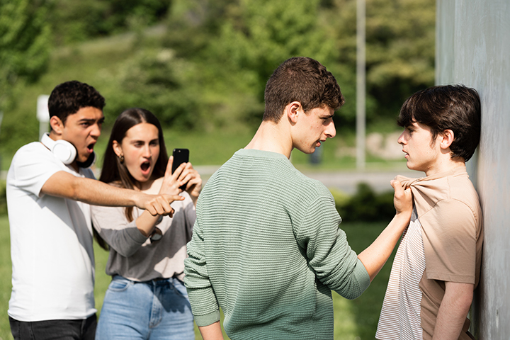 Social alerta sobre riscos do bullying nas escolas