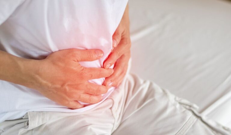Barriga inchada: possíveis causas e como desinchar | Blog Nav Dasa
