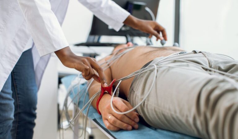 Eletrocardiograma (ECG): o que é e como é feito | Blog Nav Dasa
