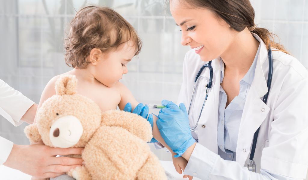 Vacinas de 6 meses: como são aplicadas, doses e reações  