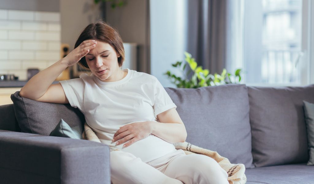 Dor de cabeça na gravidez: o que pode ser e como tratar